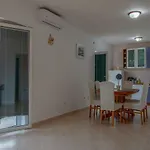 شقة Lana