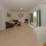 Lana شقة سكرادين